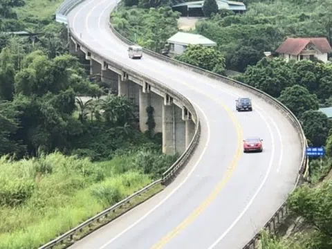 Khẩn trương nghiên cứu phương án đầu tư mở rộng đoạn cao tốc Yên Bái - Lào Cai