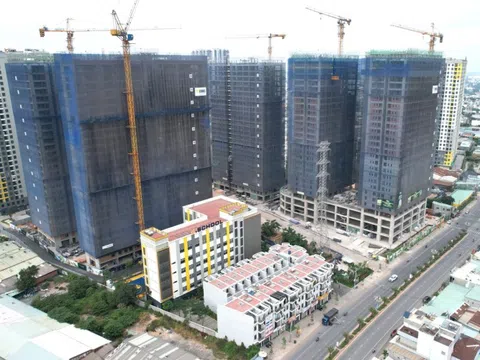 Đón đầu cơ hội với nhà ngay đường lớn, cạnh trung tâm thương mại