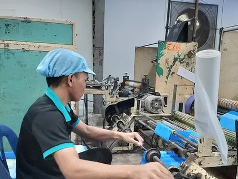 Vì sao khó nâng mức đóng BHXH tiệm cận thu nhập thực tế?