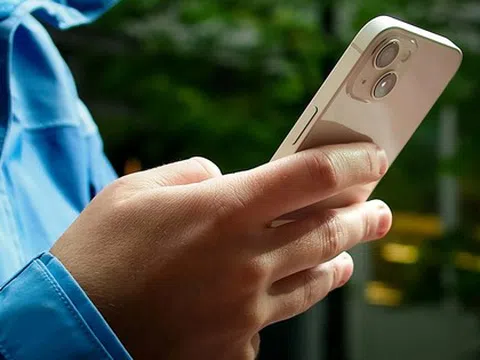 Chiếc iPhone giảm giá nhanh nhất Việt Nam đập hộp chỉ hơn 11 triệu đồng