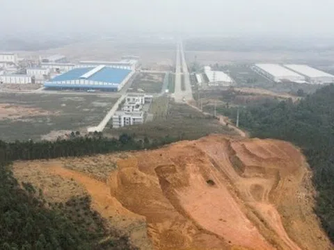 Hối hả bạt núi làm đường nối vào khu công nghiệp lớn nhất tỉnh Phú Thọ