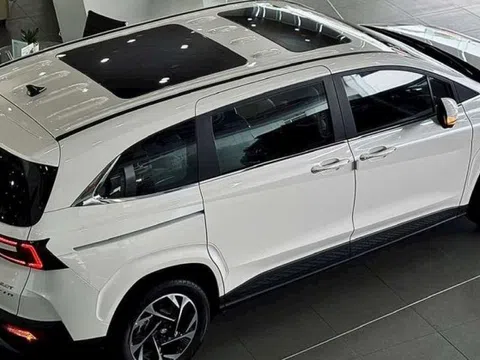 Ở Việt Nam có xe 7 chỗ giá thấp hơn Innova Cross nhưng to rộng hơn, màn hình lớn, ăn xăng 6,9L/100km