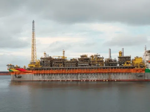 Nhờ 1 mũi khoan 5.000m xuống đáy biển, quốc gia nhỏ bé chưa đến 1 triệu dân đổi đời - sắp thành 'petrostate' bình quân đầu người cao nhất thế giới