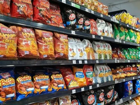 Vì sao gói bim bim to đùng nhưng bên trong có rất ít bánh?