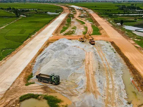 Thủ tướng nghiêm khắc phê bình 30 bộ, cơ quan, 27 địa phương chậm giải ngân vốn đầu tư công