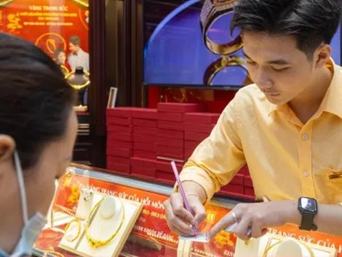 Giá vàng quay đầu lao dốc, nhà đầu tư nên mua hay bán?