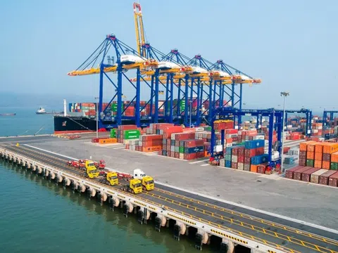 Bất ngờ về cảng hiện đại nhất Việt Nam vừa khánh thành: Đón tàu lớn nhất thế giới, tiến thẳng được tới Mỹ