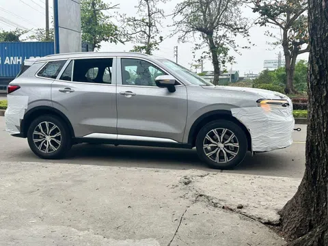 Ford Territory 2025 lần đầu lộ diện trên đường tại Việt Nam: Thiết kế đầu, mâm mới, kính hông có điểm khác biệt, sớm ra mắt đấu CX-5