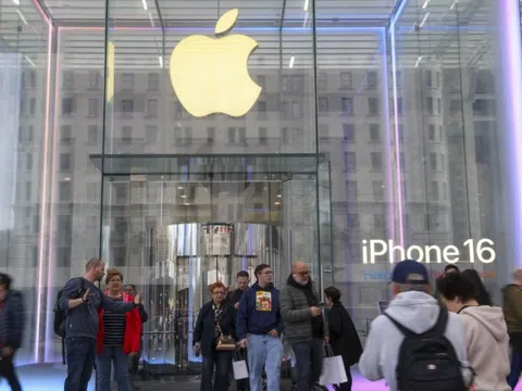 Giữa bão thuế quan, vốn hóa Apple mất 600 tỷ USD trong 3 ngày, dân tình lại ầm ầm xếp hàng đi mua iPhone - chuyện gì xảy ra?