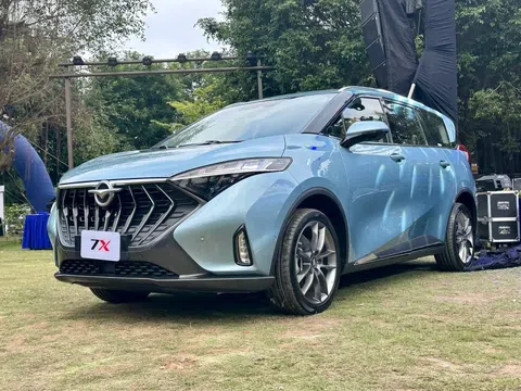 Chật vật tìm khách, MPV kín tiếng nhất Việt Nam Haima 7X giảm giá tới gần 200 triệu đồng