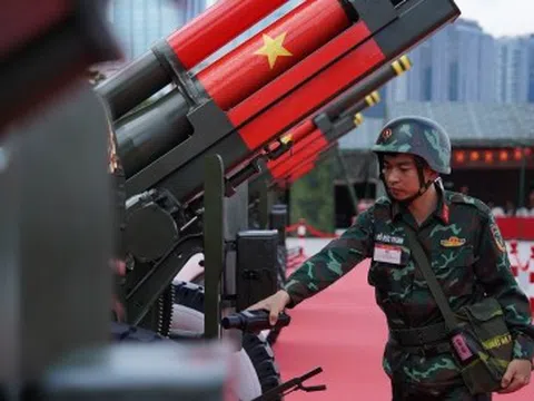 Theo chân 'lá chắn thép' ngày đêm bảo vệ an toàn cho đại lễ 30/4