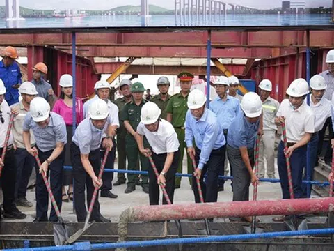 Cầu vượt cửa biển 2.400 tỷ đồng dài nhất miền Trung vừa đạt dấu mốc quan trọng