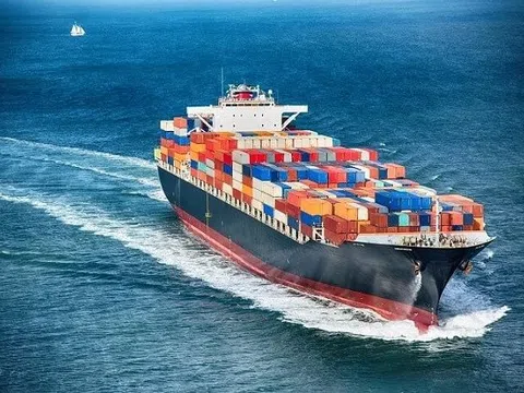 Giá cước vận tải biển tăng mạnh, công ty sở hữu đội tàu container lớn nhất Việt Nam báo lãi tăng bằng lần, cổ phiếu "bốc đầu " lên đỉnh lịch sử