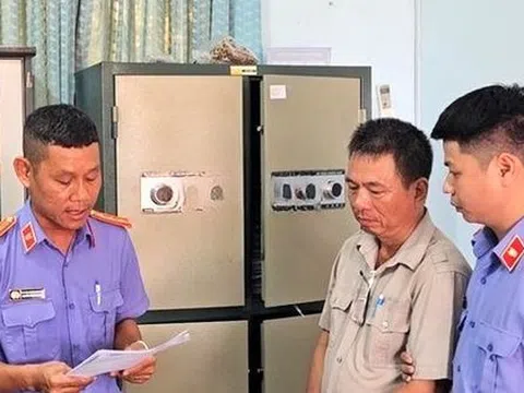 Bắt một cán bộ Chi cục Thi hành án dân sự