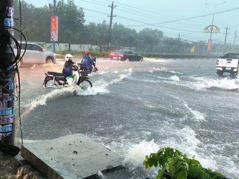 Mưa lớn gây nhiều thiệt hại, một người nghi bị nước cuốn mất tích