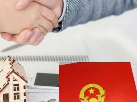 Mua bán đất có công chứng nhưng người bán trây ỳ sang tên sổ đỏ, phải làm sao?