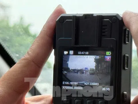 CSGT Hà Nội dùng camera chuyên dụng ghi hình xử lý loạt xe khách vi phạm