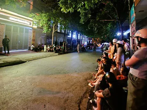 Nửa đêm, người hiếu kỳ vẫn tập trung theo dõi vụ người phụ nữ tử vong tại phòng khám tư