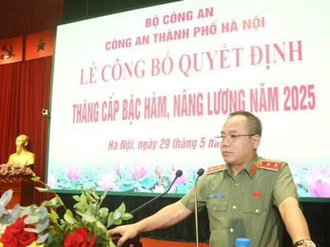 Thăng cấp bậc hàm, nâng lương cho hơn 5.600 cán bộ, chiến sĩ Công an Hà Nội