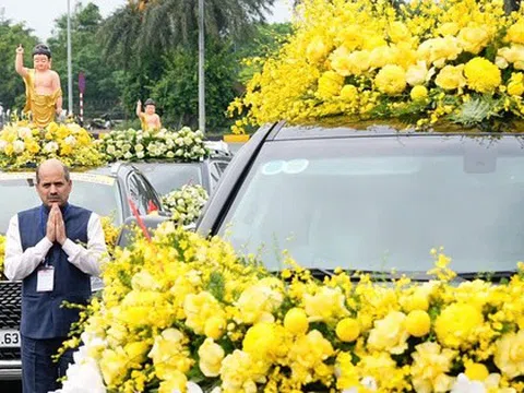 Cung tiễn xá lợi Đức Phật tại sân bay Nội Bài