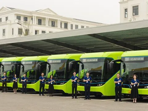 Doanh nghiệp vận tải ở tỉnh lớn nhất Việt Nam đặt mua 300 xe bus điện và 1.000 ô tô điện của tỷ phú Phạm Nhật Vượng