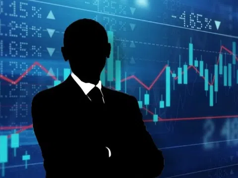 Chủ tịch một doanh nghiệp niêm yết muốn chuyển cho vợ con lượng cổ phiếu trị giá hàng trăm tỷ đồng?