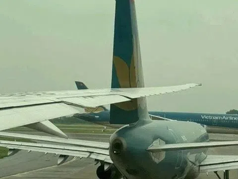 Hãng bay nói gì về vụ 2 máy bay va quệt tại Nội Bài?