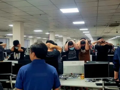 Đột kích 1 cơ sở lừa đảo, cảnh sát phanh phui đường dây mạo danh công ty chứng khoán với chiêu thức rất bài bản, bắt giữ 2 đối tượng cầm đầu
