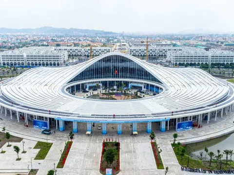 Nhìn gần trung tâm hội nghị hình giọt nước đón các doanh nghiệp xúc tiến đầu tư