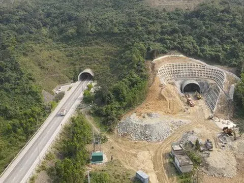 Siêu đường hầm xuyên núi mới, nối liền 2 tỉnh chiến lược ở miền Trung chính thức được thông xe