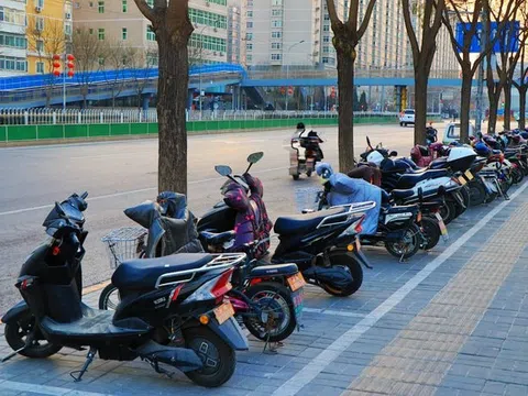 Cả nghìn người sống trong chung cư thì sạc xe điện mỗi ngày thế nào: Trung Quốc giải bài toán này như sau
