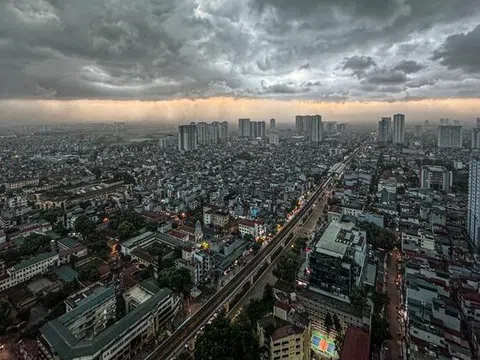 Cảnh báo nóng: Dông, tố, lốc, sét, mưa đá và mưa lớn cục bộ ở Hà Nội trong ít giờ tới