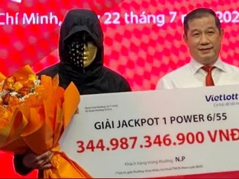Người ẵm giải độc đắc lớn nhất từ trước đến nay: Vợ tôi sốc, không tin nổi