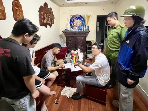 Hà Nội di dân khỏi chung cư nguy hiểm trước giờ bão Wipha đổ bộ
