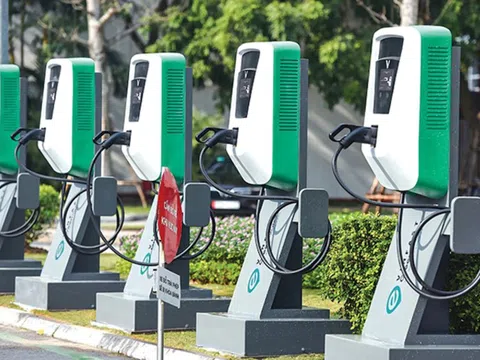 Vingroup đề xuất hỗ trợ người dân Hà Nội chuyển đổi sang xe điện: Từ tài chính, thủ tục đến phí sạc pin
